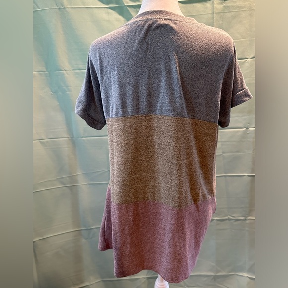 Twotwowin multicolored, short sleeve knit top, size small, smoke free home - Picture 3 of 3